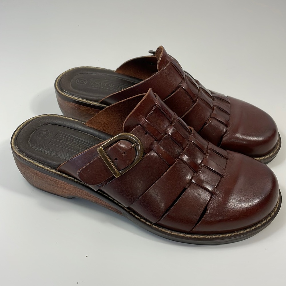 PREDICTIONS Leather Clogs, Size 6
